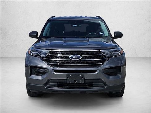 Used 2021 Ford Explorer XLT image 2