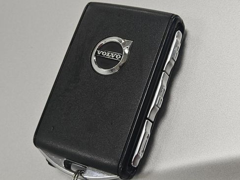 Used 2021 Volvo XC90 T5 Momentum image 43