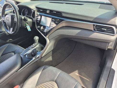 Used 2018 Toyota Camry SE FWD image 21