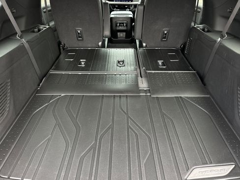 New 2026 Chevrolet Suburban High Country w/ LPO, Illumination Package image 16