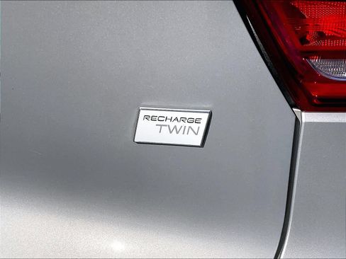 Used 2023 Volvo XC40 Recharge Plus image 11