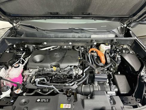 Used 2025 Toyota RAV4 XLE AWD/4WD image 30