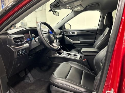 Certified 2024 Ford Explorer XLT w/ Equipment Group 202A AWD/4WD image 11
