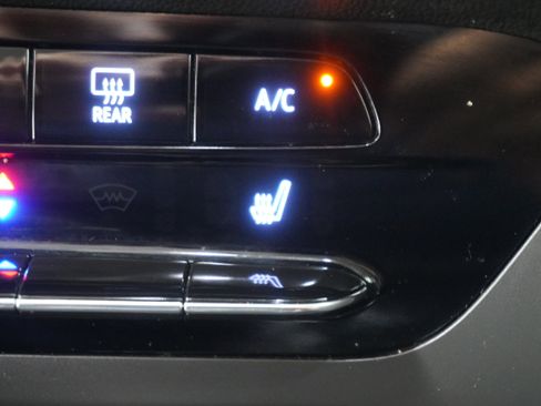Used 2023 Buick Envision Essence w/ Sport Touring Package FWD image 21