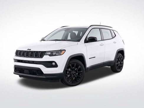 Used 2026 Jeep Compass Latitude w/ Sun and Sound Group AWD/4WD image 2