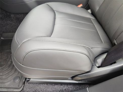 New 2025 Land Rover Range Rover SE image 16