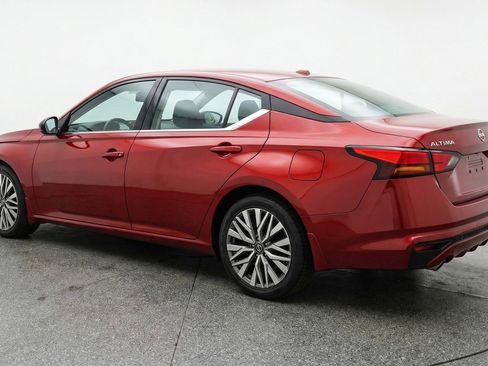 Used 2025 Nissan Altima 2.5 SV image 6