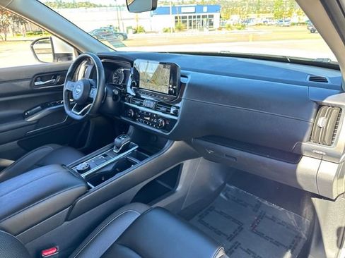 Used 2023 Nissan Pathfinder SL image 22