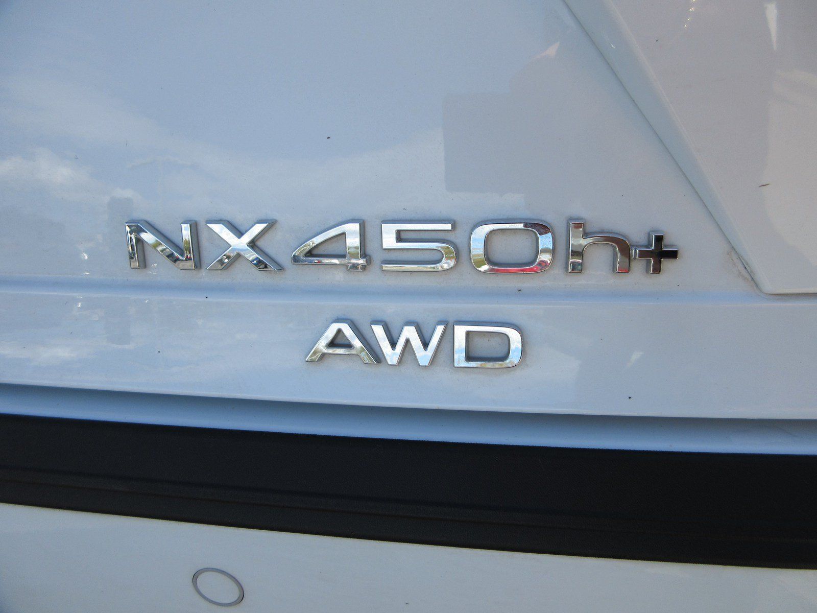 Used 2026 Lexus NX 450h+ AWD w/ Accessory Package (Z2) image 8