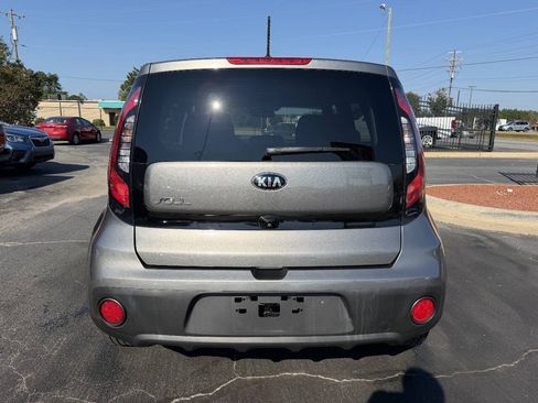 Used 2017 Kia Soul w/ Convenience Package FWD image 6