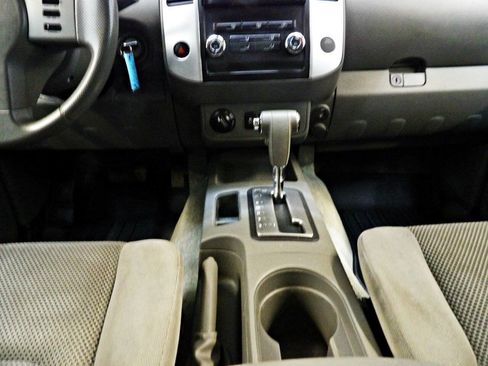 Used 2012 Nissan Frontier SV w/ SV Premium Utility Pkg AWD/4WD image 21