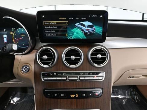 Used 2021 Mercedes-Benz GLC 300 4MATIC image 31