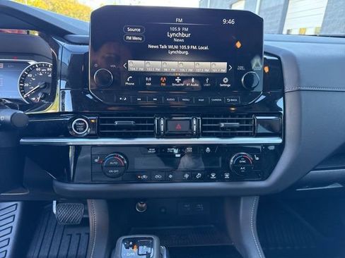 Used 2024 Nissan Pathfinder SL image 19