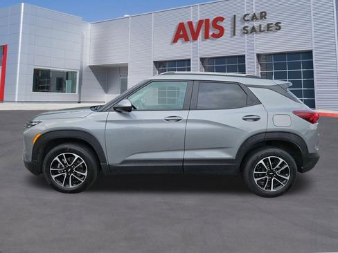 Used 2025 Chevrolet TrailBlazer LT AWD/4WD image 2
