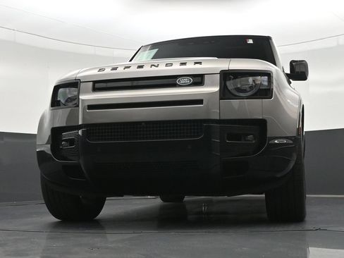 Used 2024 Land Rover Defender 130 X-Dynamic SE AWD/4WD image 30