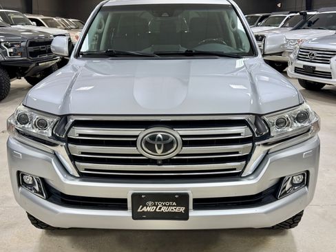 Used 2016 Toyota Land Cruiser image 4