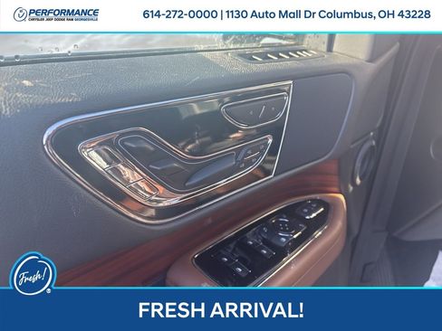 Used 2023 Lincoln Navigator Reserve image 19