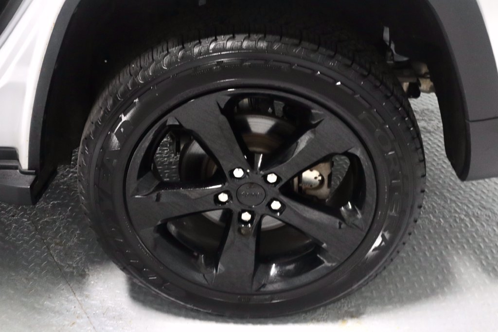 Used 2024 Jeep Grand Cherokee Altitude AWD/4WD image 19