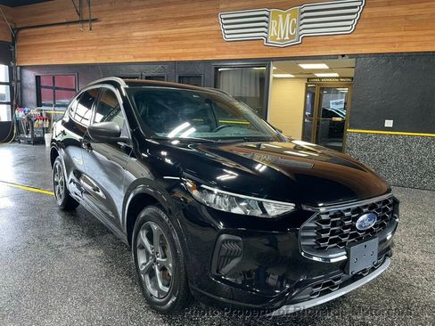 Used 2024 Ford Escape ST-Line AWD/4WD image 2