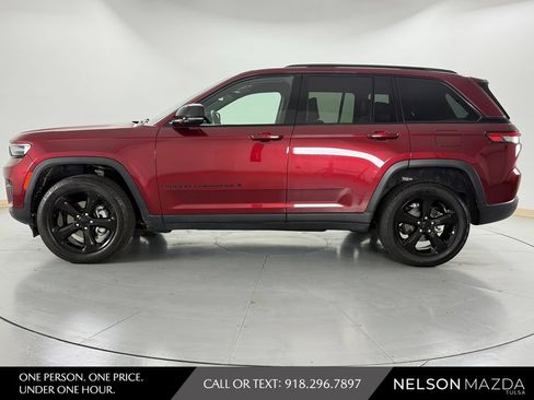 Used 2023 Jeep Grand Cherokee Altitude AWD/4WD image 9