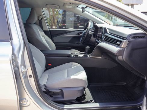 Used 2025 Toyota Camry LE AWD/4WD image 9