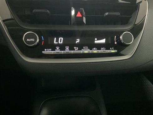Used 2025 Toyota Corolla LE FWD image 28