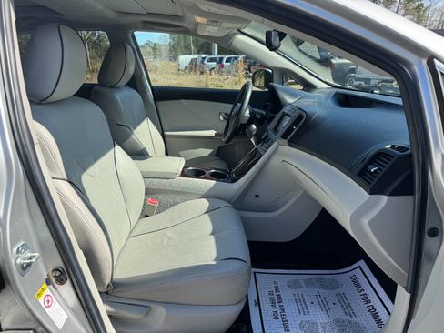 Used 2011 Toyota Venza w/ Convenience Pkg image 17