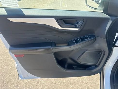 Used 2022 Ford Escape SE FWD image 11