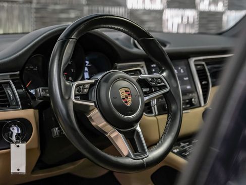 Used 2018 Porsche Macan AWD/4WD image 13