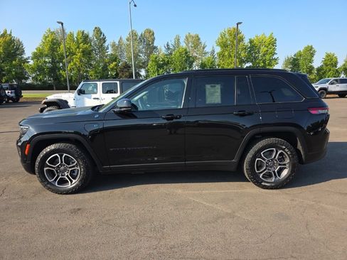 Certified 2022 Jeep Grand Cherokee Trailhawk w/ Advanced Protech Group II AWD/4WD image 2