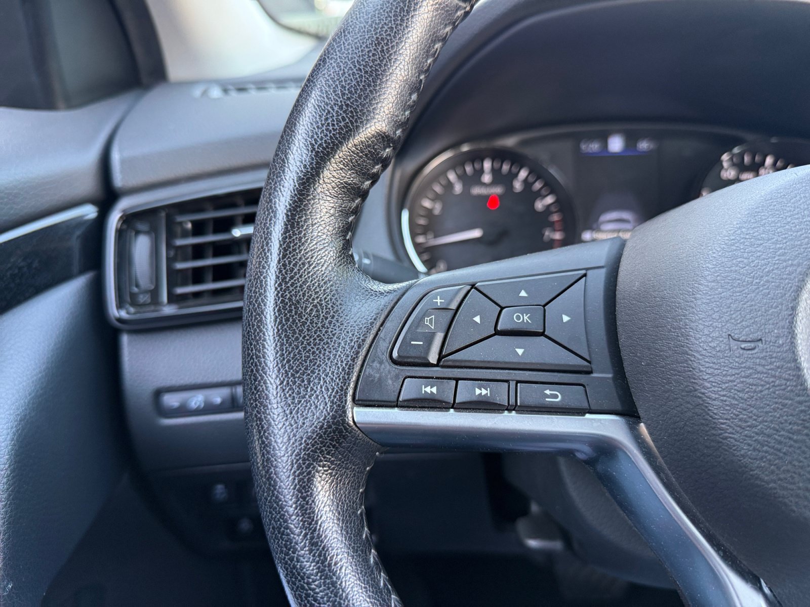 Used 2022 Nissan Rogue Sport SL AWD/4WD image 18