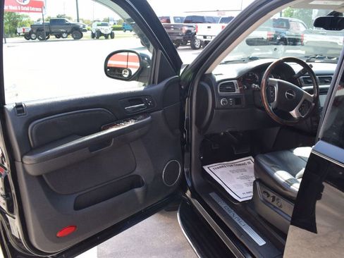 Used 2009 GMC Yukon Denali image 8