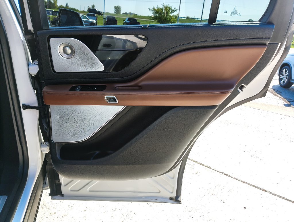 Used 2021 Lincoln Aviator Reserve AWD/4WD image 60