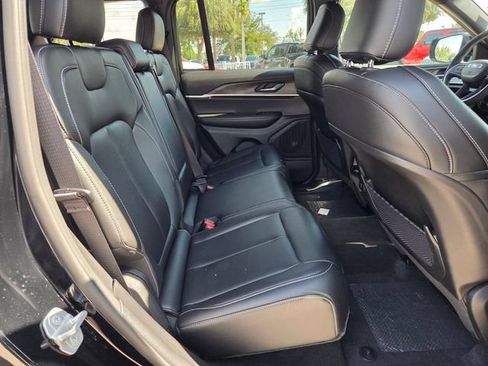 Certified 2025 Jeep Grand Cherokee Limited w/ Black Appearance Package AWD/4WD image 14