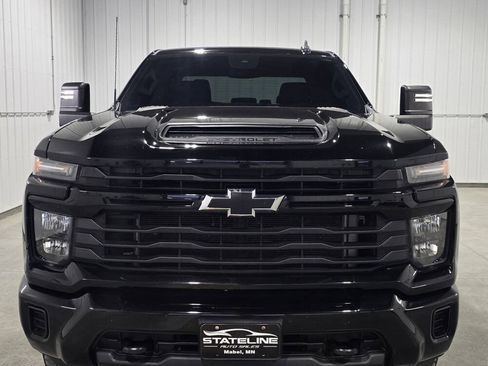Used 2024 Chevrolet Silverado 2500 Custom w/ Custom Convenience Package AWD/4WD image 3
