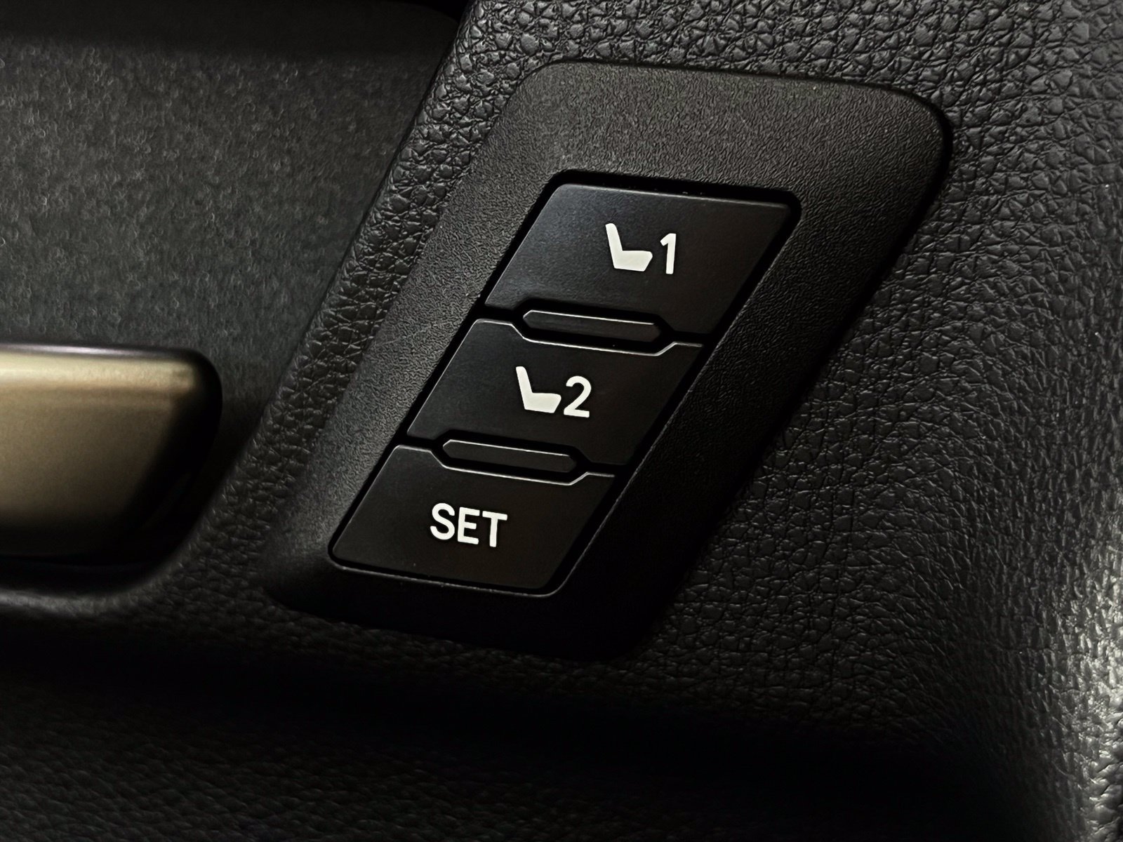 Used 2025 Toyota 4Runner Limited AWD/4WD image 13