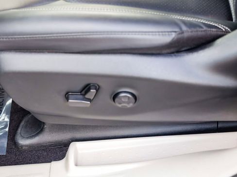 Certified 2024 Chrysler Pacifica Select image 23