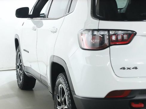 Used 2025 Jeep Compass Trailhawk AWD/4WD image 41