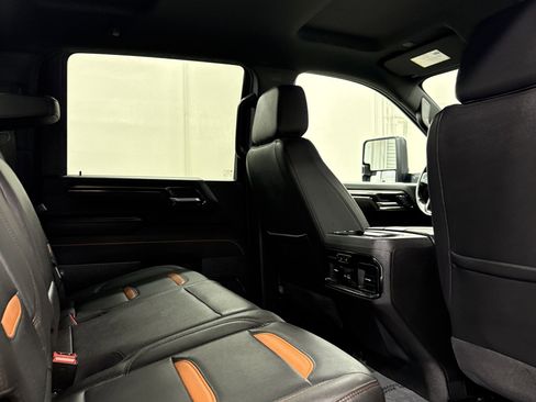 Used 2025 GMC Sierra 2500 AT4 image 21
