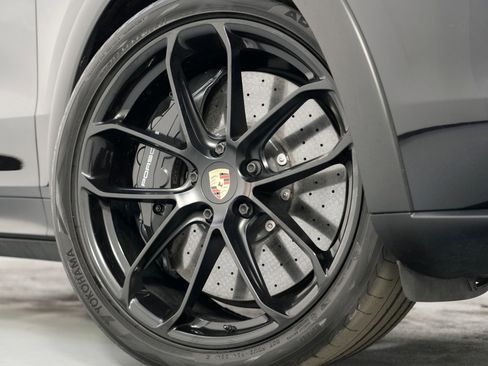 Used 2022 Porsche Cayenne Turbo S image 60