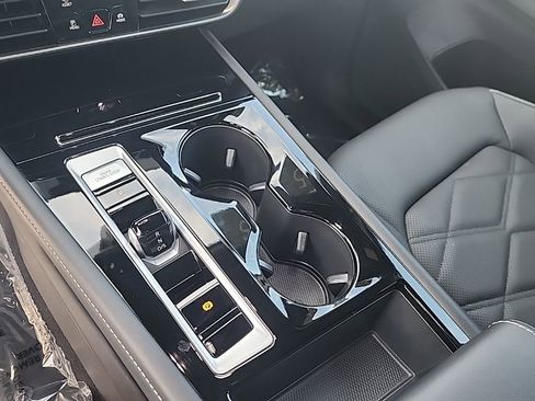 Certified 2025 Volkswagen Atlas Cross Sport SE image 19