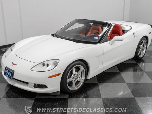Used 2005 Chevrolet Corvette Convertible w/ Preferred Equipment Group RWD image 34