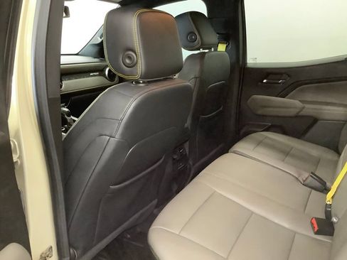 Used 2024 Chevrolet Colorado ZR2 w/ ZR2 Convenience Package III AWD/4WD image 9