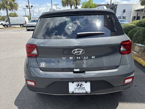 Certified 2025 Hyundai Venue SEL FWD image 3