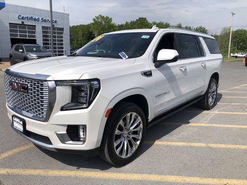Used 2024 GMC Yukon XL Denali AWD/4WD image 5