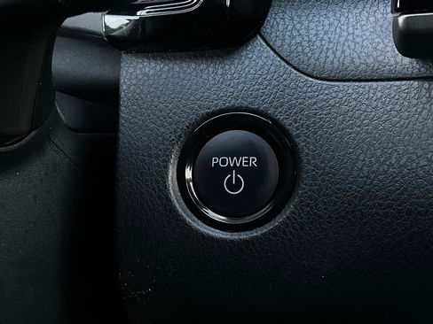 Used 2025 Toyota Camry SE image 28