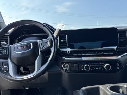 Used 2025 GMC Sierra 1500 SLT AWD/4WD image 9