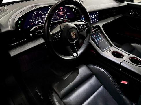 Used 2021 Porsche Taycan image 10