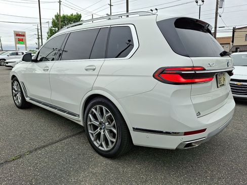 Used 2025 BMW X7 xDrive40i AWD/4WD image 3