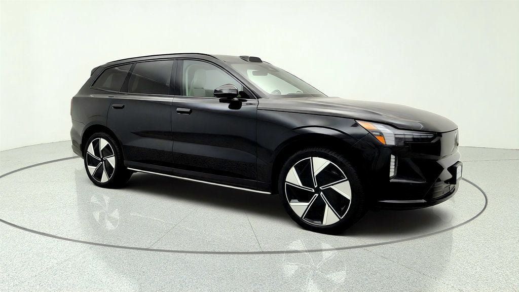 Used 2025 Volvo EX90 Ultra AWD/4WD image 3